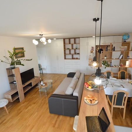 Shine24 - Spacious And Bright Apartment - New ノヴィ・サド エクステリア 写真