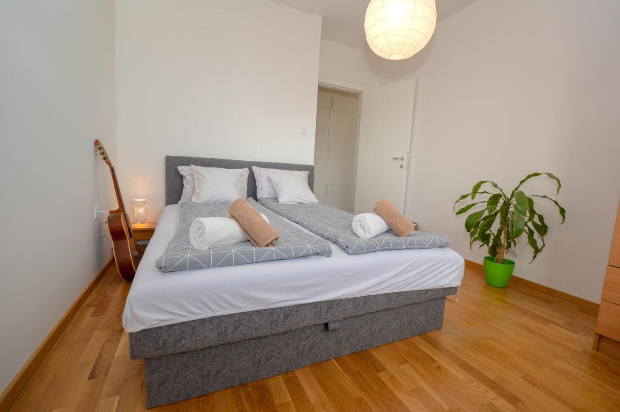 Shine24 - Spacious And Bright Apartment - New ノヴィ・サド エクステリア 写真