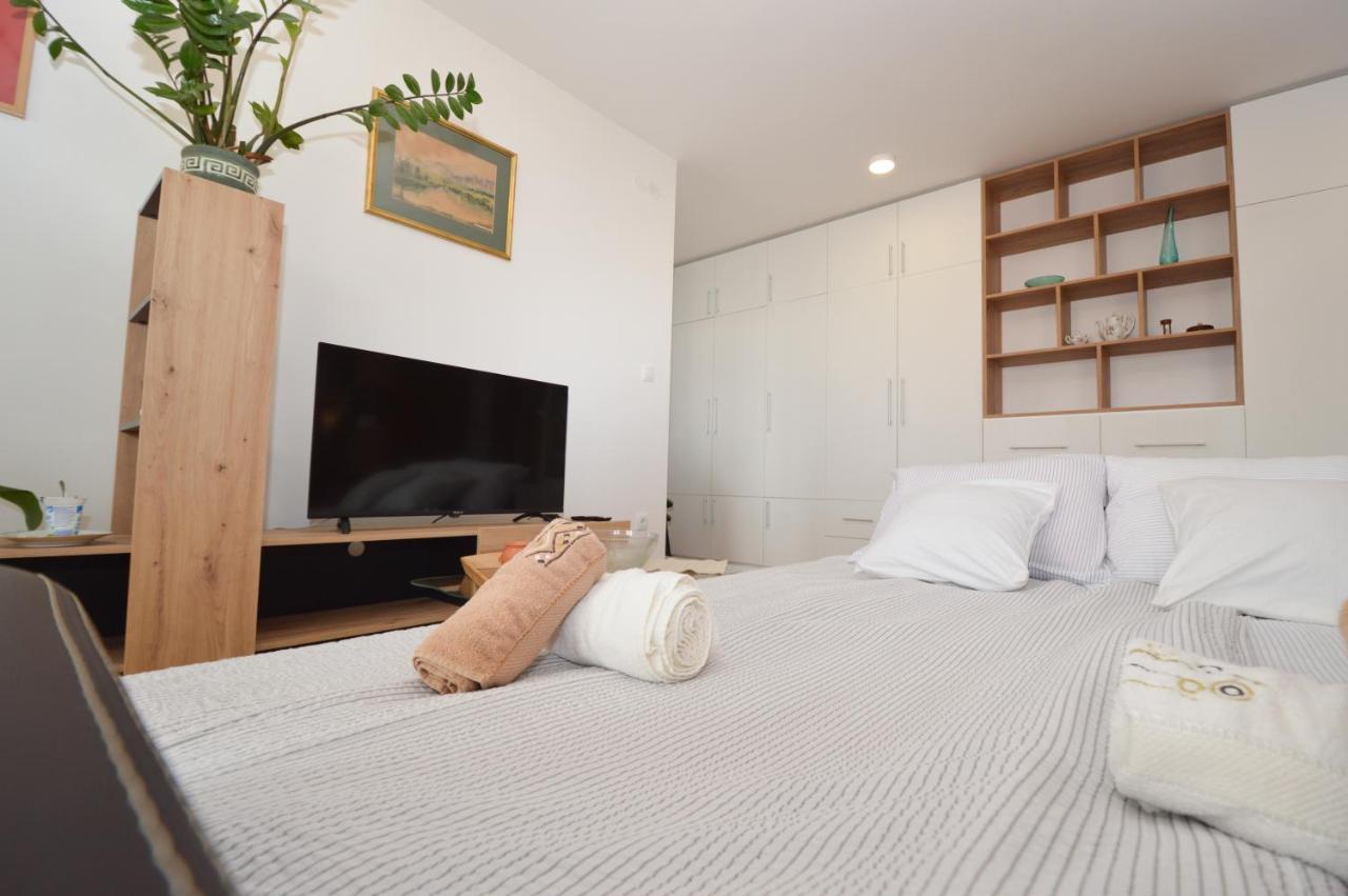 Shine24 - Spacious And Bright Apartment - New ノヴィ・サド エクステリア 写真