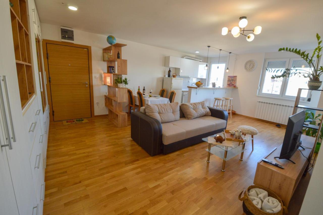 Shine24 - Spacious And Bright Apartment - New ノヴィ・サド エクステリア 写真