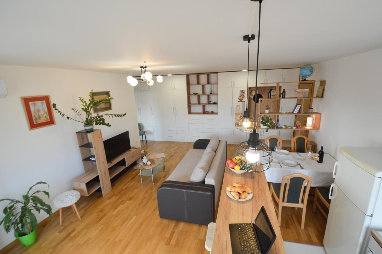 Shine24 - Spacious And Bright Apartment - New ノヴィ・サド エクステリア 写真